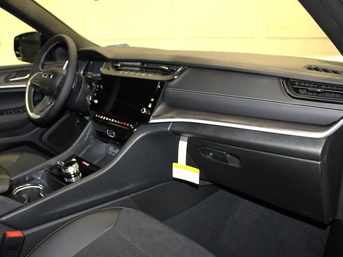 New 2026 Jeep Grand Cherokee Altitude AWD/4WD image 29