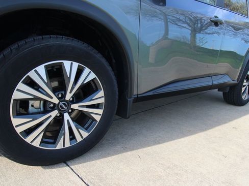 Used 2023 Nissan Rogue SV w/ SV Premium B Package image 10