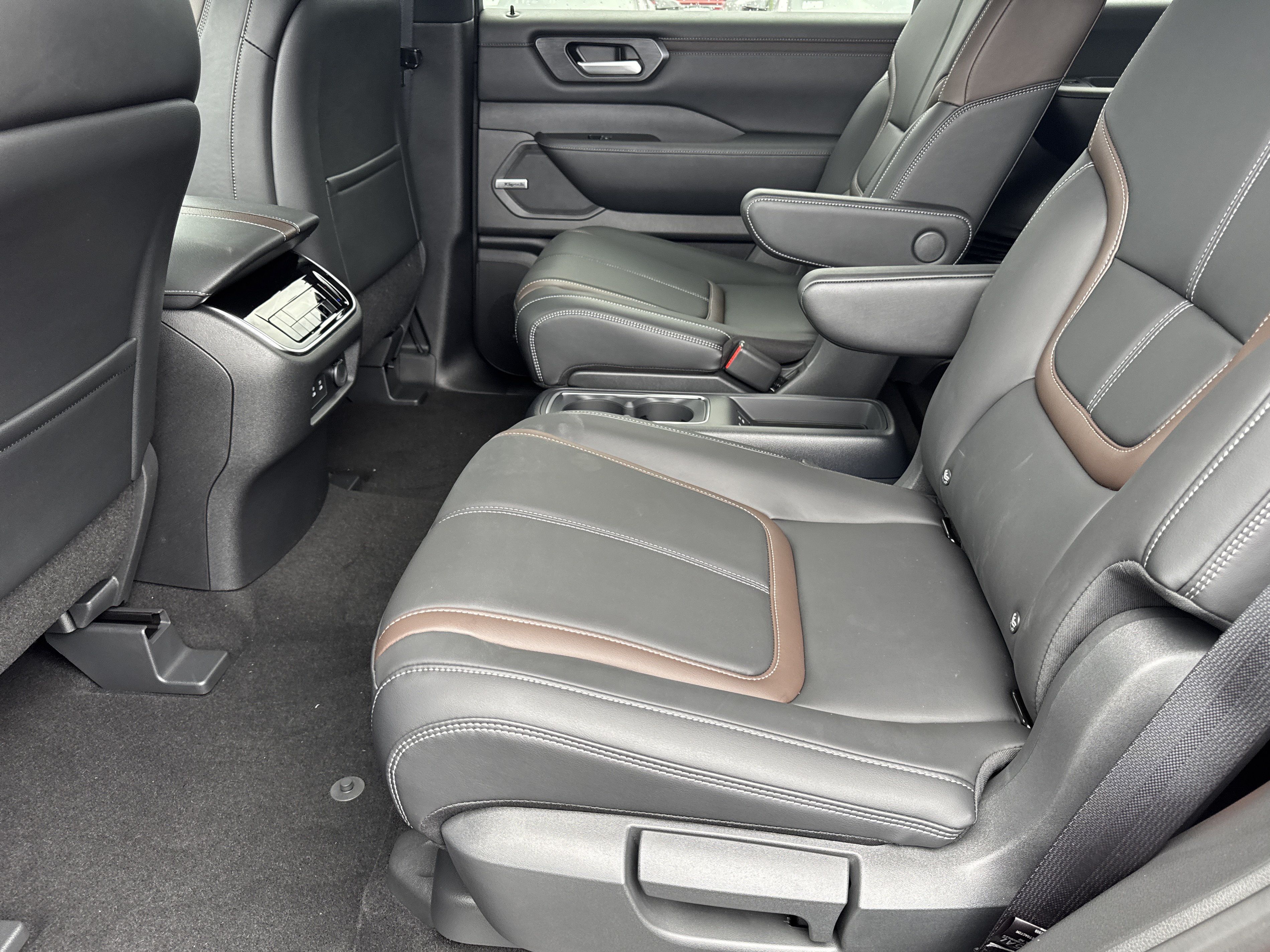 New 2026 Nissan Armada SL w/ Captain's Chari Seat Package AWD/4WD image 15