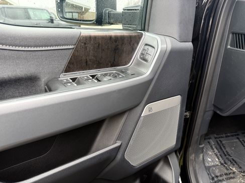 Used 2024 Ford F250 Lariat w/ Chrome Package image 17