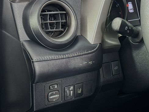 Used 2018 Toyota RAV4 XLE image 10