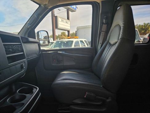 Used 2008 Chevrolet Express 1500 Passenger image 12