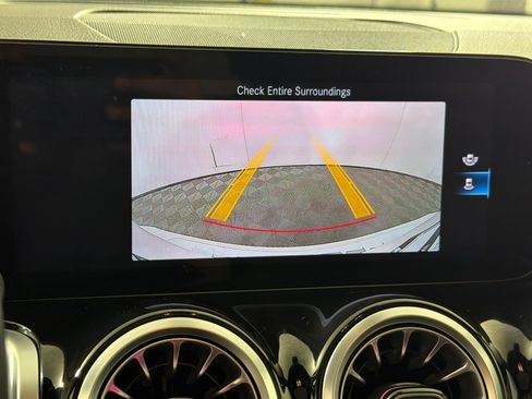Used 2023 Mercedes-Benz GLB 250 image 18