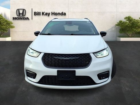 Used 2023 Chrysler Pacifica Limited w/ S Appearance Package AWD/4WD image 9