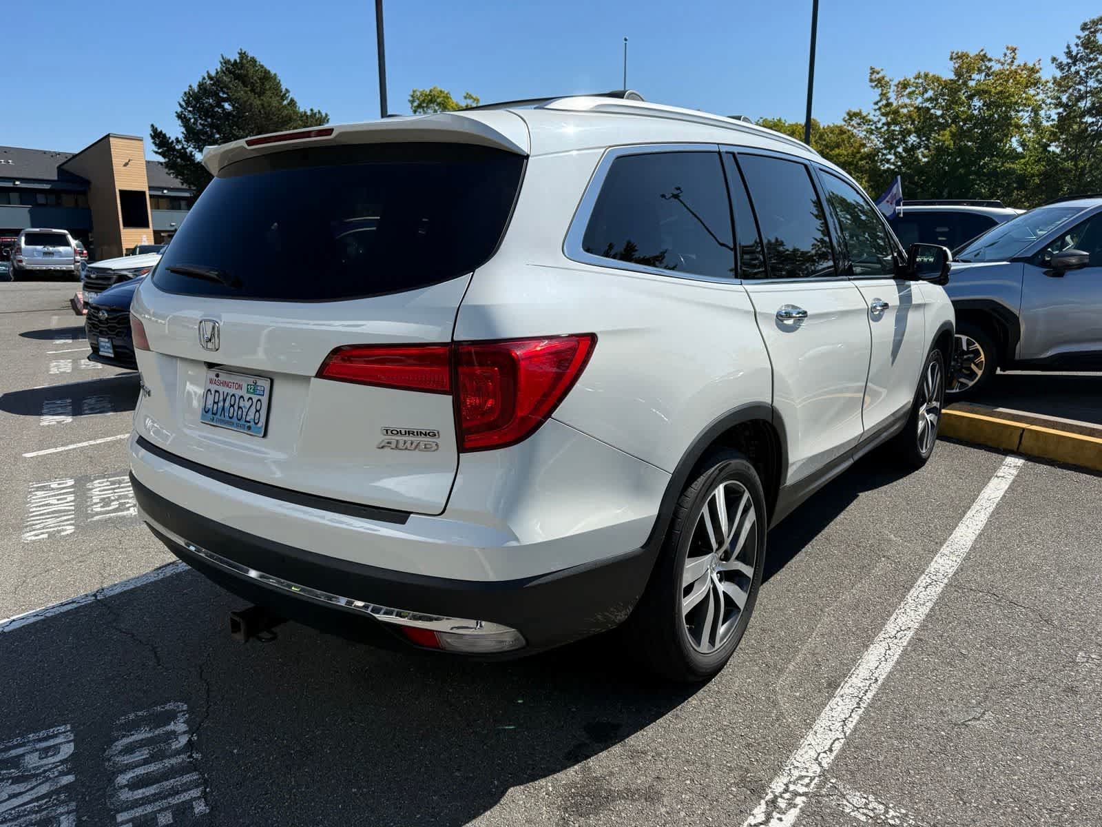 Used 2017 Honda Pilot Touring image 3