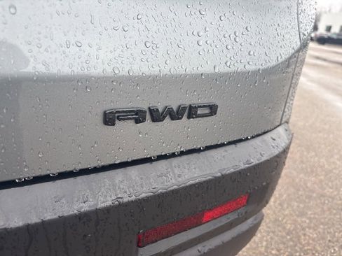 Certified 2023 GMC Acadia SLE w/ Driver Convenience Package image 9