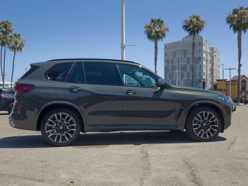 New 2026 BMW X5 xDrive40i w/ M Sport Package AWD/4WD image 3