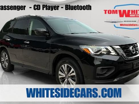 Used 2020 Nissan Pathfinder S FWD image 1