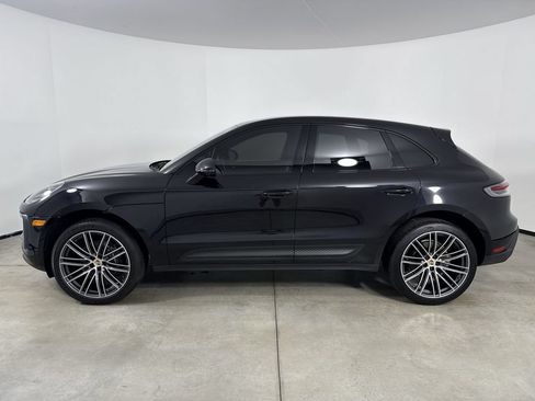 Certified 2024 Porsche Macan w/ Premium Plus Package AWD/4WD image 2