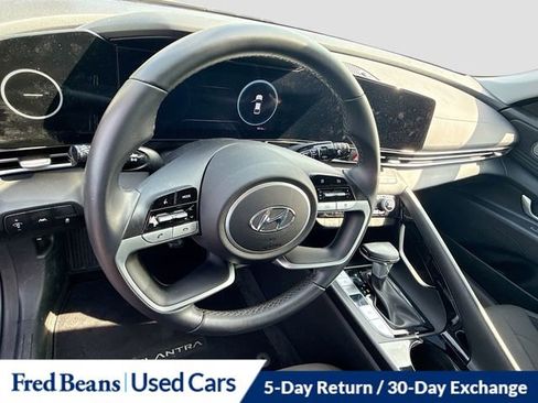 Used 2023 Hyundai Elantra SEL w/ Convenience Package image 13