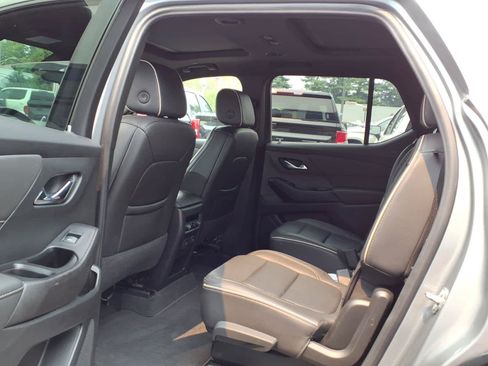 Certified 2023 Chevrolet Traverse Premier w/ Redline Edition AWD/4WD image 17