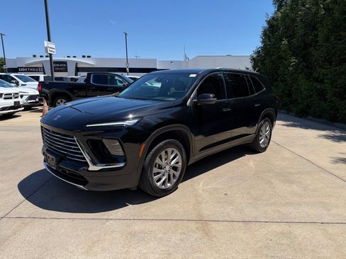 Used 2025 Buick Enclave Preferred FWD image 7