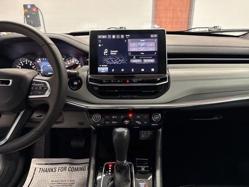 Used 2024 Jeep Compass Limited image 31