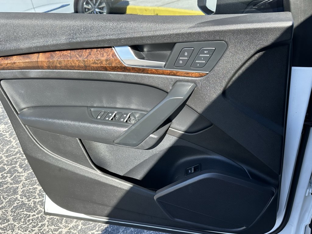 Used 2018 Audi Q5 2.0T Premium Plus w/ Premium Plus Package AWD/4WD image 25