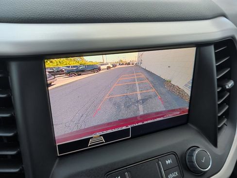 Used 2023 GMC Acadia SLE w/ Driver Convenience Package FWD image 21