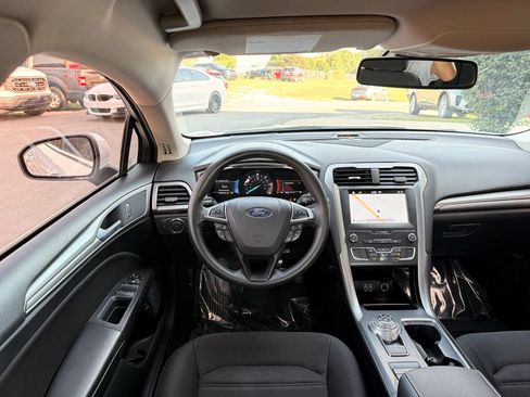 Used 2019 Ford Fusion SE FWD image 23