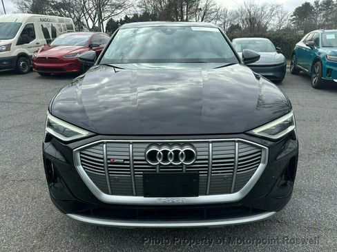 Used 2022 Audi e-tron Premium w/ Towing Package image 3