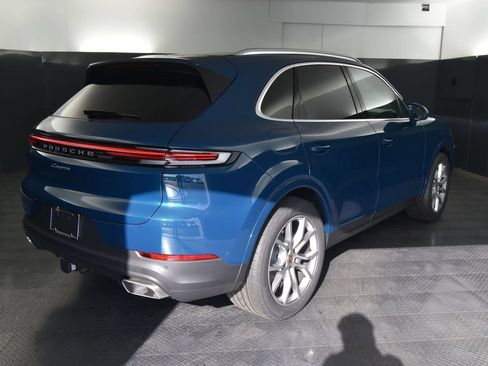 Certified 2026 Porsche Cayenne AWD/4WD image 39