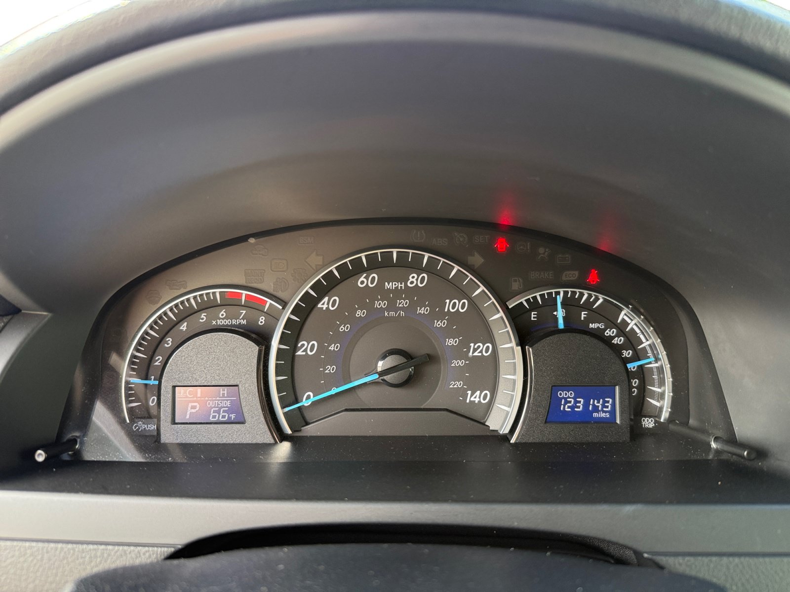 Used 2012 Toyota Camry XLE w/ Convenience Pkg FWD image 11