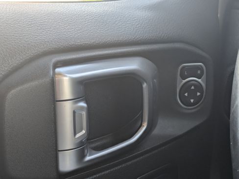 Used 2020 Jeep Wrangler Unlimited Sahara image 37