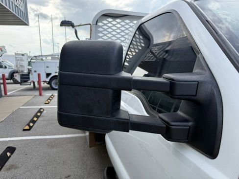 Used 2015 Ford F550 4x4 Regular Cab Super Duty image 17