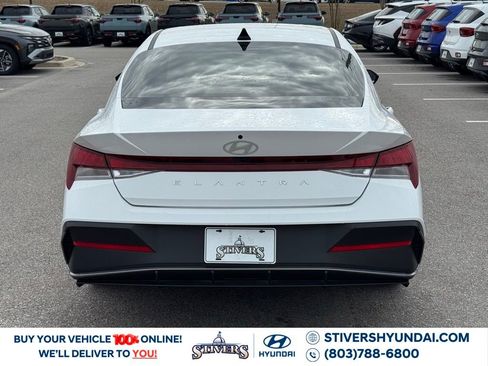 Certified 2024 Hyundai Elantra SE image 12