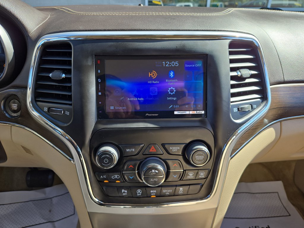 Used 2018 Jeep Grand Cherokee Overland AWD/4WD image 23