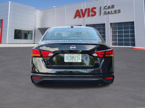 Used 2025 Nissan Altima 2.5 SV FWD image 7