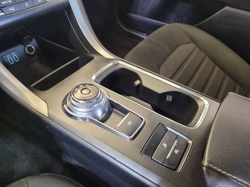 Used 2020 Ford Fusion SE image 26