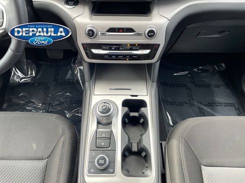 Used 2023 Ford Explorer XLT AWD/4WD image 14