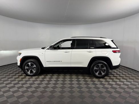 Certified 2023 Jeep Grand Cherokee 4WD 4xe w/ Luxury Tech Group II image 9