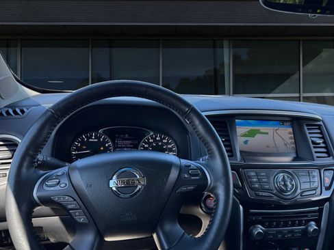 Used 2020 Nissan Pathfinder SL AWD/4WD image 4