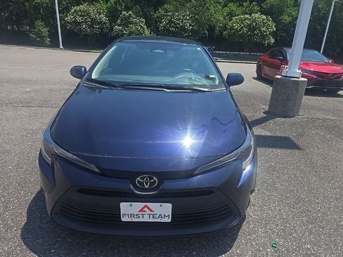 Used 2023 Toyota Corolla LE FWD image 2
