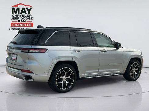 Used 2024 Jeep Grand Cherokee Summit AWD/4WD image 7