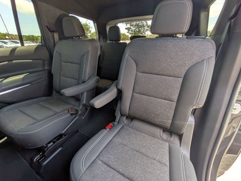 Used 2024 Chevrolet Traverse LT FWD image 10