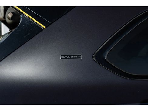 Used 2025 Bentley Bentayga image 13