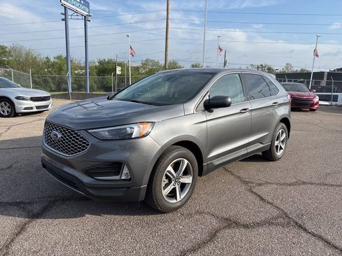 Certified 2024 Ford Edge SEL w/ Convenience Package AWD/4WD image 3