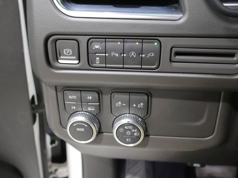 Used 2021 GMC Yukon XL SLT w/ SLT Premium Package image 38