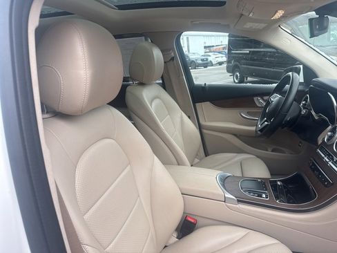 Used 2021 Mercedes-Benz GLC 300 4MATIC image 15