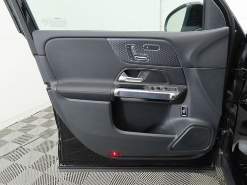 Certified 2025 Mercedes-Benz GLB 250 image 24