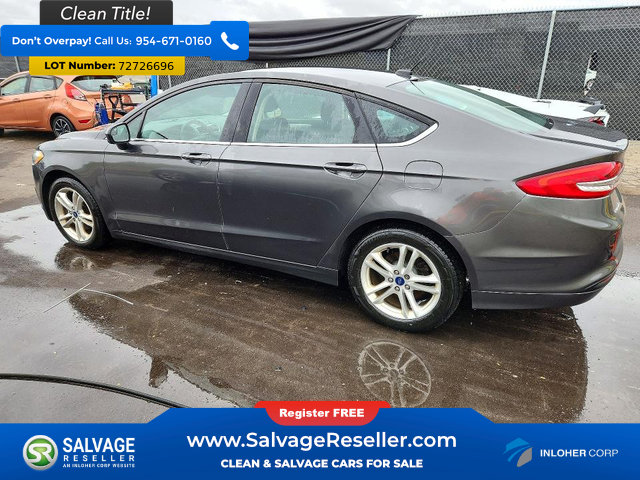 Used 2018 Ford Fusion SE w/ Fusion SE Technology Package FWD image 3