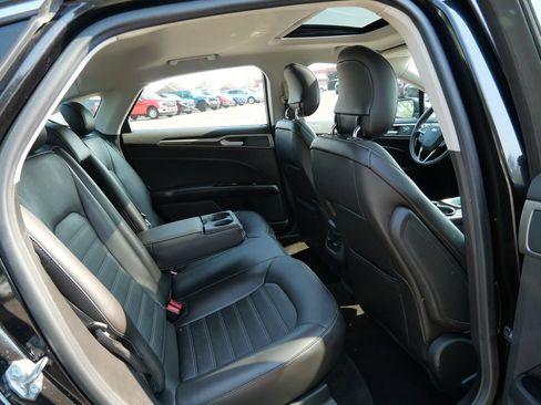 Used 2014 Ford Fusion SE w/ Equipment Group 202A FWD image 12