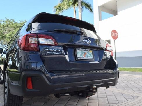 Used 2018 Subaru Outback 3.6R Touring AWD/4WD image 19