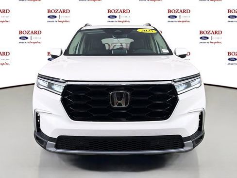 Used 2025 Honda Pilot Touring image 2