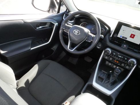 Certified 2023 Toyota RAV4 XLE w/ Convenience Package AWD/4WD image 9