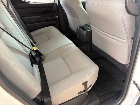 Used 2025 Toyota Tacoma SR5 AWD/4WD image 32