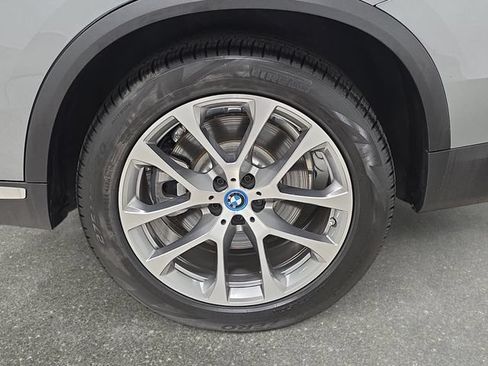 Used 2025 BMW X5 xDrive50e w/ Parking Assistance Package AWD/4WD image 27