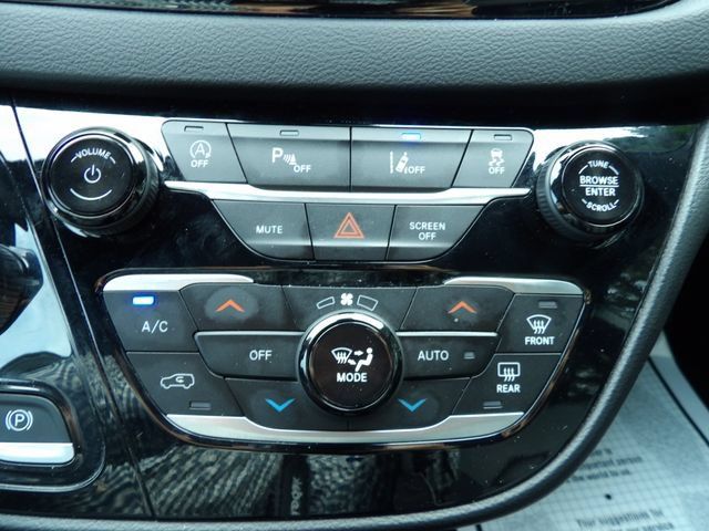 Used 2025 Chrysler Pacifica Select FWD image 33
