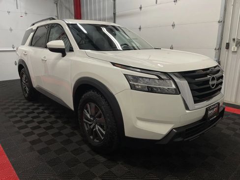 Used 2022 Nissan Pathfinder SV w/ SV Premium Package AWD/4WD image 5