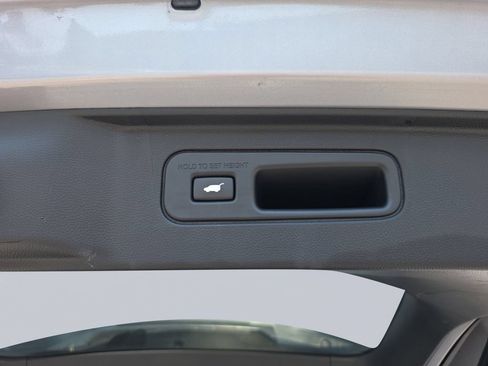 Used 2025 Honda Pilot EX-L image 36